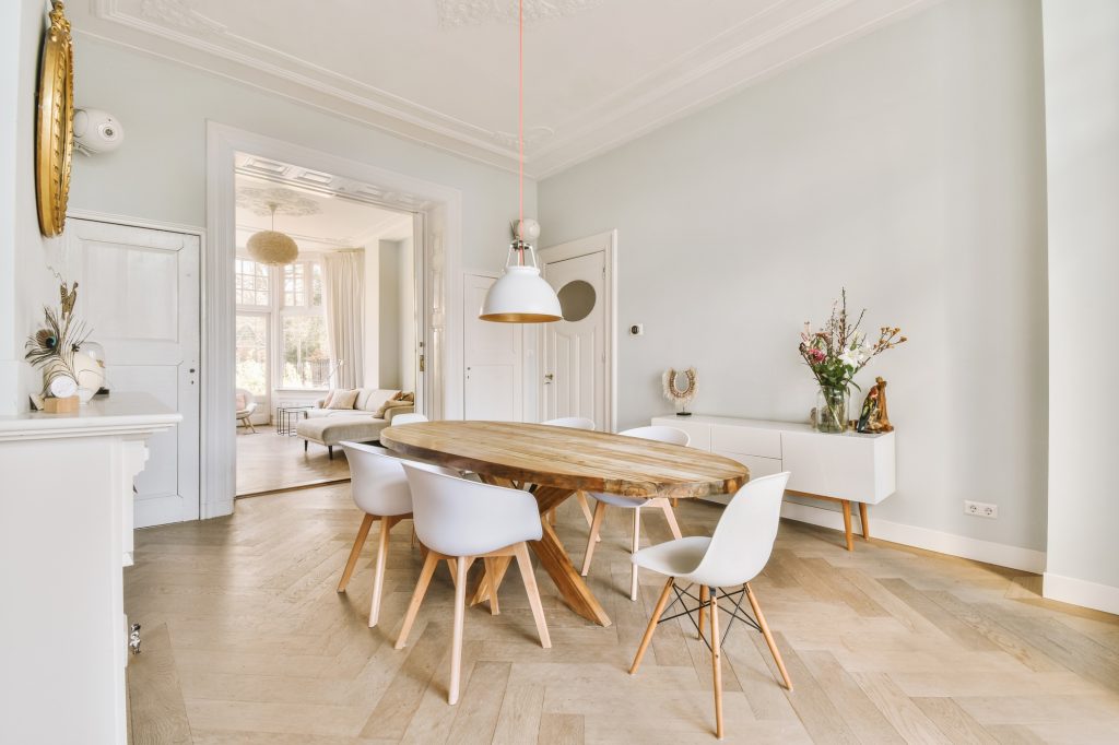 Dining zone with pendant lamp in living room
